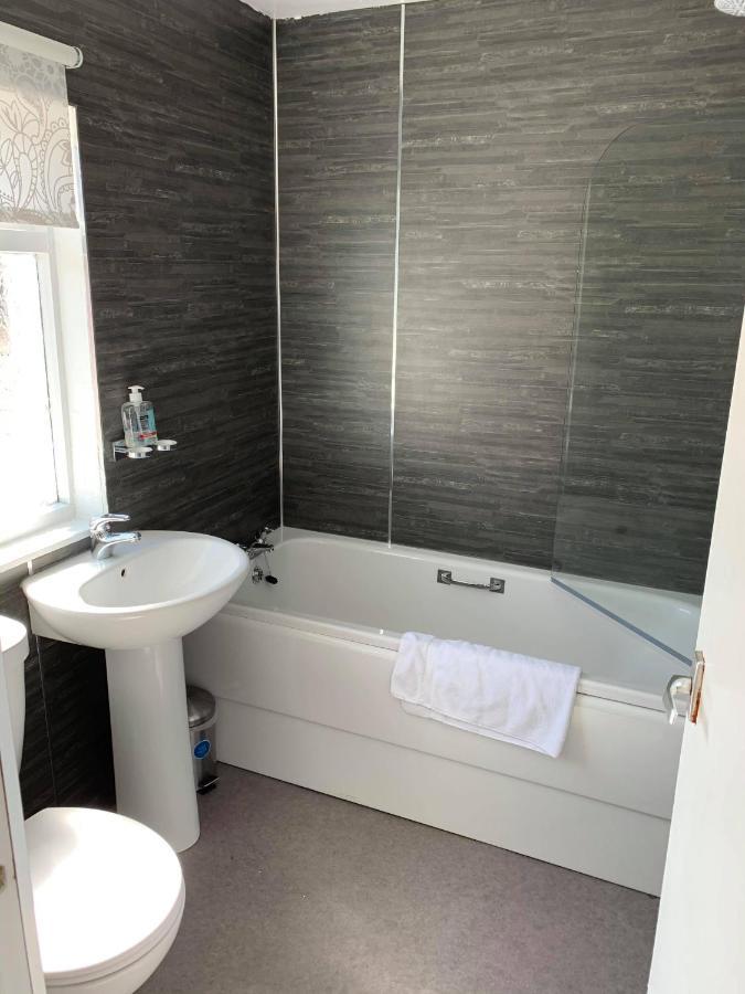 The Carisbrooke Hotell Forres Exteriör bild